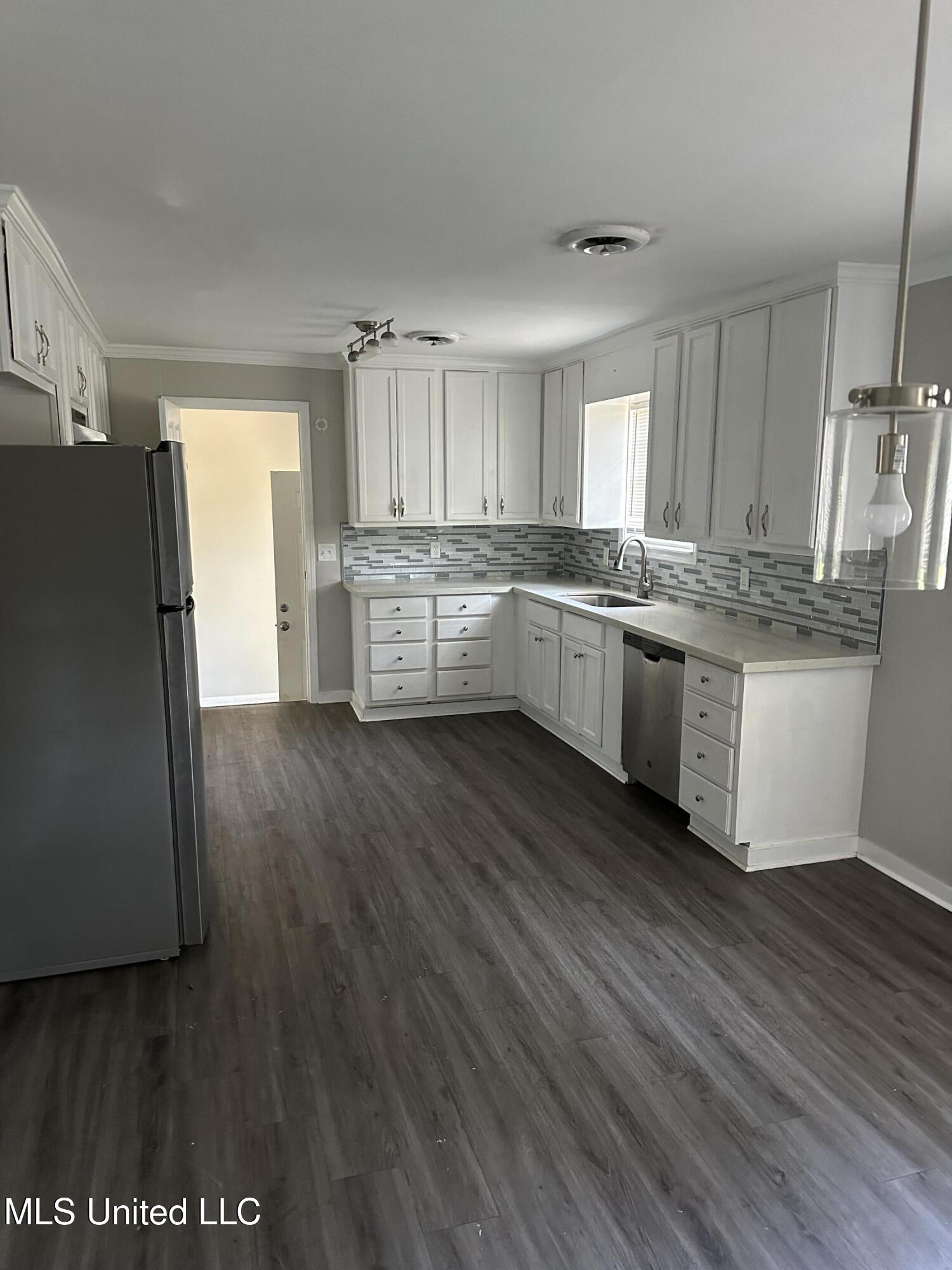 612 Heather Lane Jackson, MS 39206 - Photo 2 of 7 kitchen