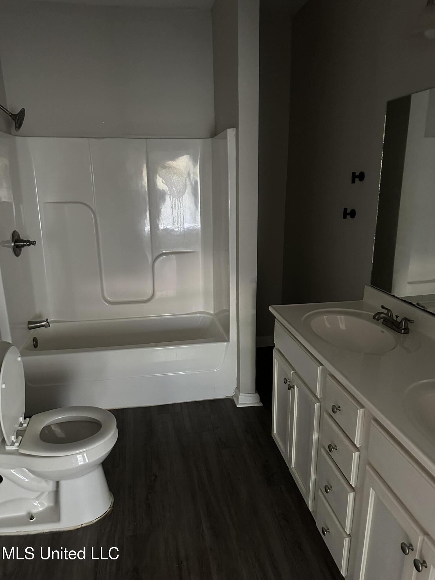 612 Heather Lane Jackson, MS 39206 - Photo 5 of 7 bathroom