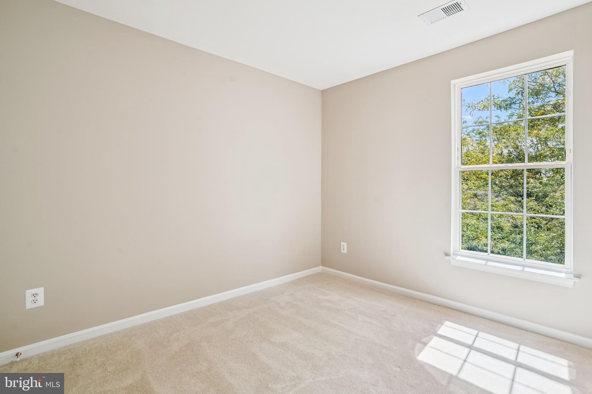 26096 Flintonbridge Drive Chantilly, VA 20152 - Photo 29 of 69 an empty room with a window