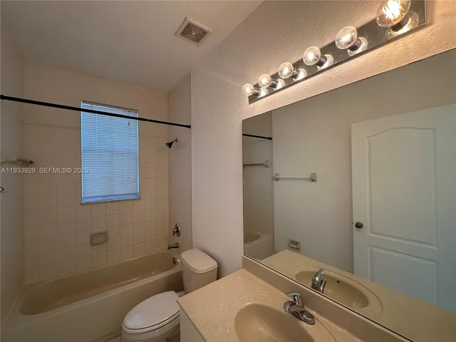 $1,900 | 2755 Southeast 16th Avenue, Unit 200, Homestead, FL 33035