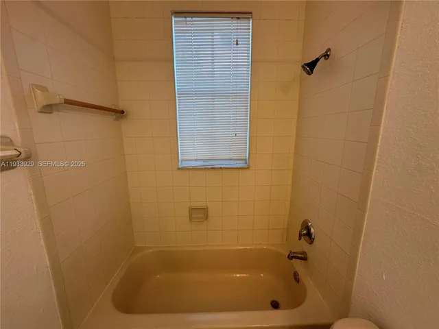 $1,900 | 2755 Southeast 16th Avenue, Unit 200, Homestead, FL 33035