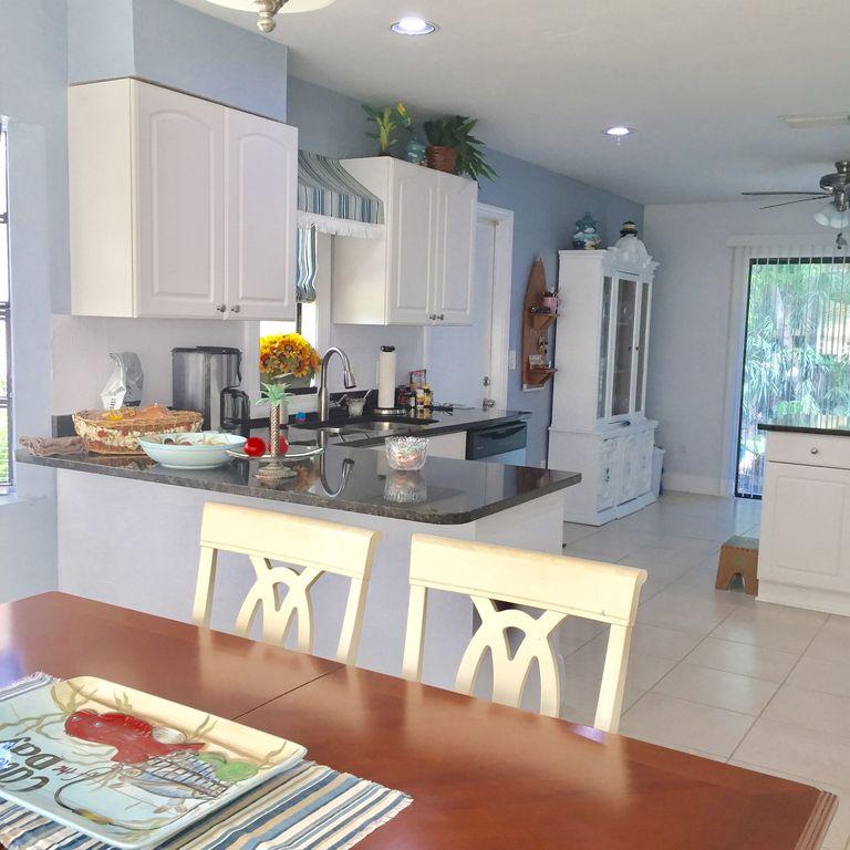 13047 42nd Road North Royal Palm Beach, FL 33411 - Photo 24 of 34 42ndRdNKitchen