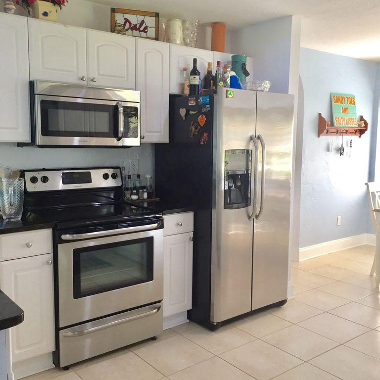 13047 42nd Road North Royal Palm Beach, FL 33411 - Photo 26 of 34 42ndRdNKitchen4