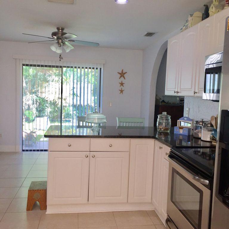 13047 42nd Road North Royal Palm Beach, FL 33411 - Photo 27 of 34 42ndRdNKitchen5
