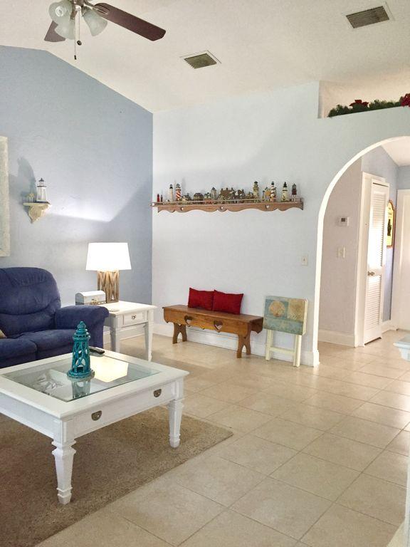 13047 42nd Road North Royal Palm Beach, FL 33411 - Photo 7 of 34 42ndRdNLivingRoom2