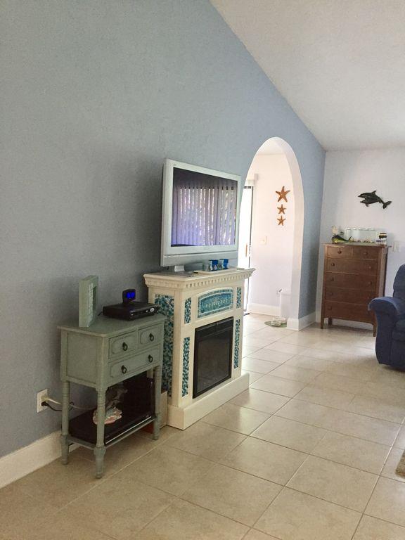 13047 42nd Road North Royal Palm Beach, FL 33411 - Photo 8 of 34 42ndRdNLivingRoom3
