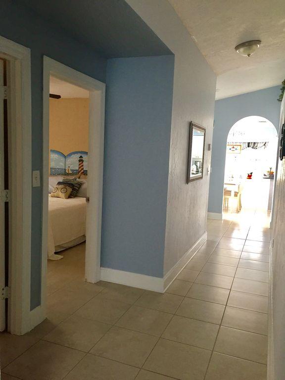 13047 42nd Road North Royal Palm Beach, FL 33411 - Photo 10 of 34 42ndRdNhallway2
