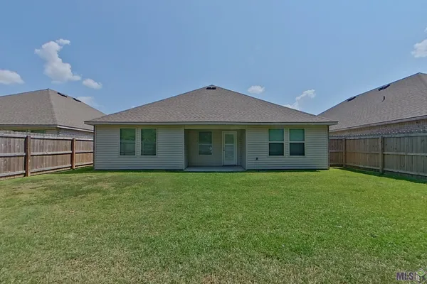 $1,760 | 108 Yardley Court, Lafayette, LA 70507