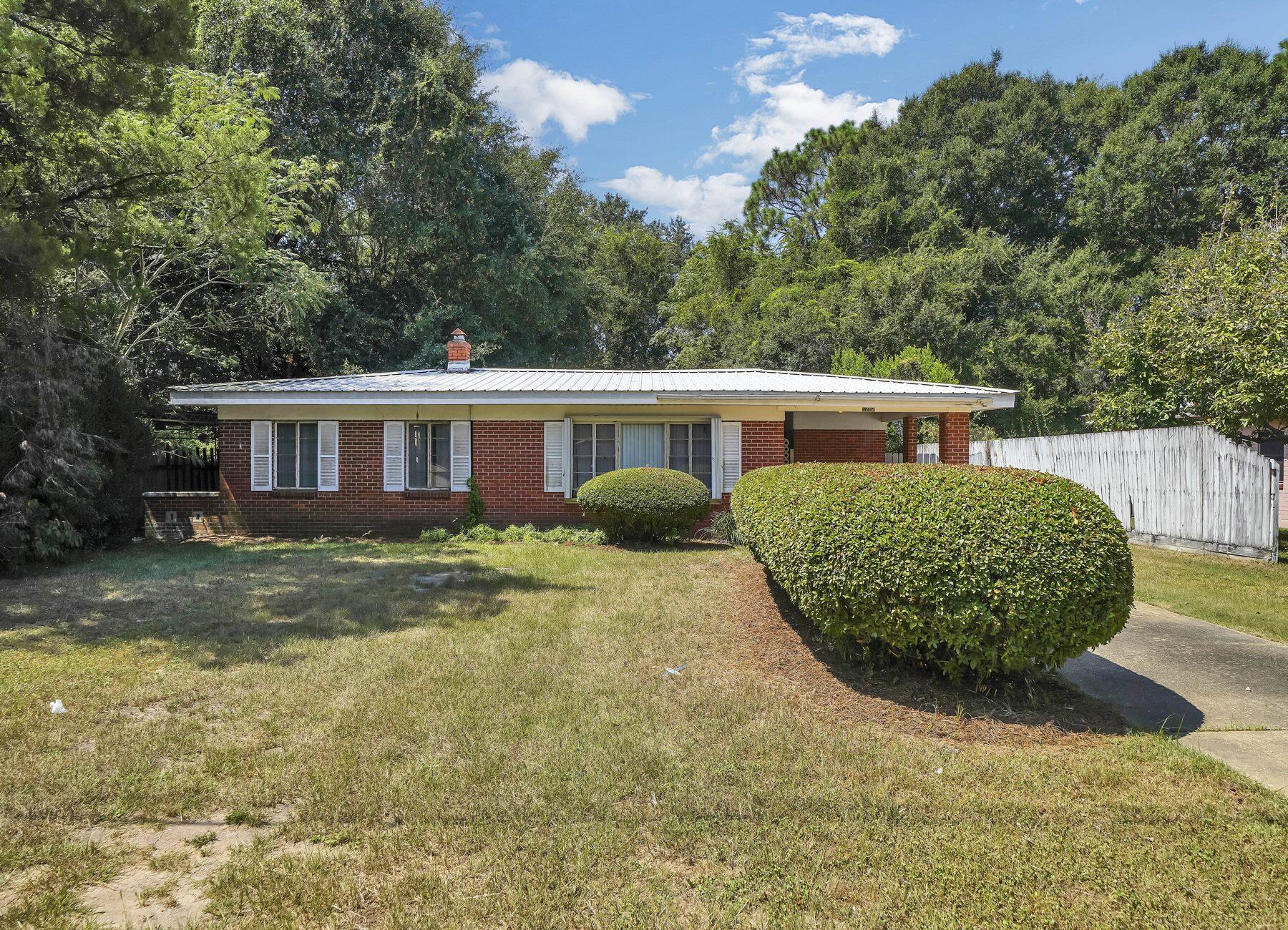 1252 Mapoles Street Crestview, FL 32536 - Photo 3 of 24 Gallery Image 3
