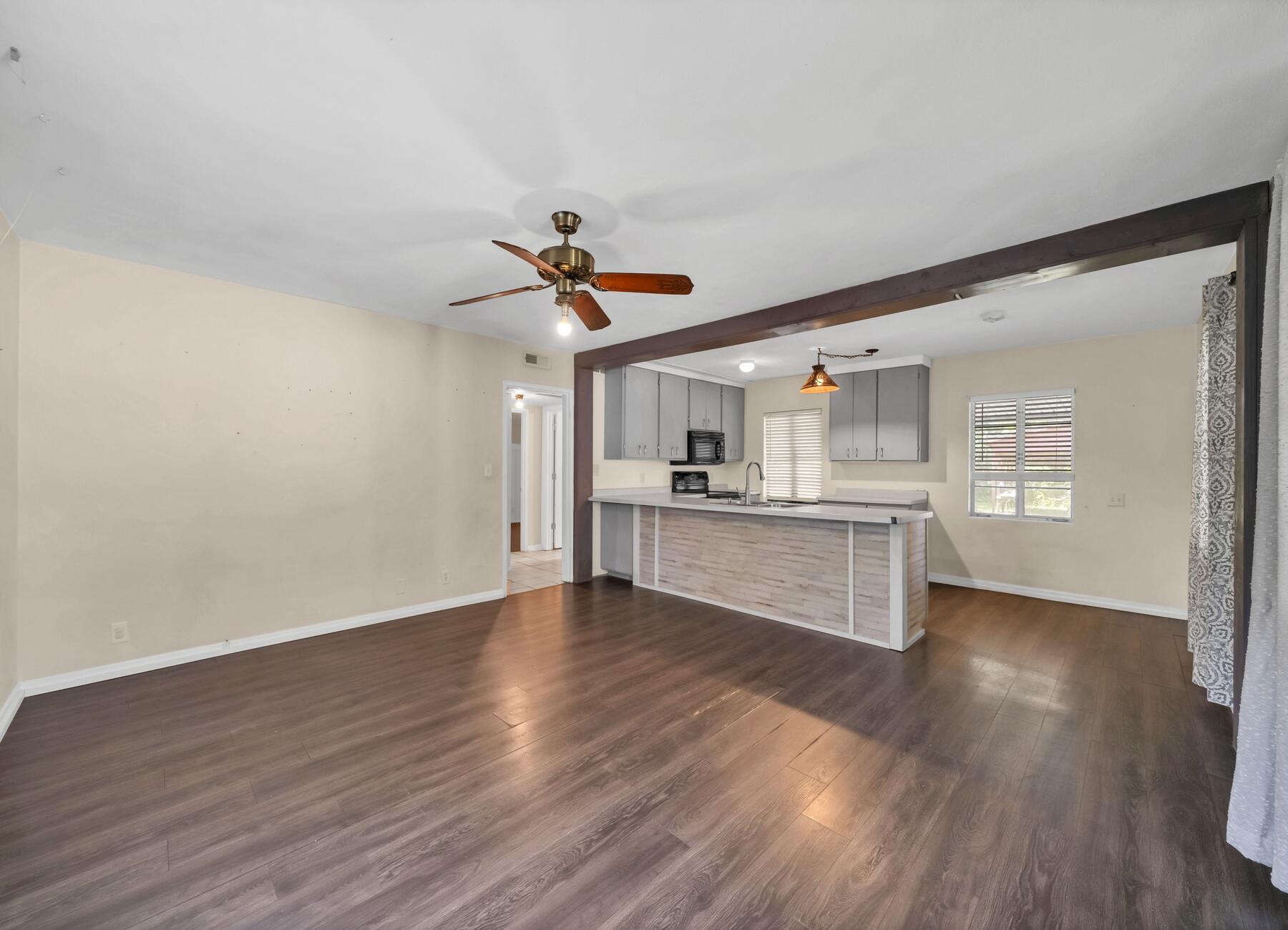 1252 Mapoles Street Crestview, FL 32536 - Photo 4 of 24 Gallery Image 4