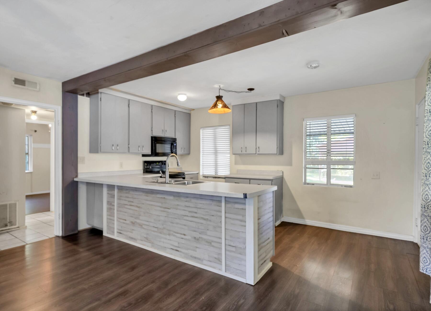 1252 Mapoles Street Crestview, FL 32536 - Photo 6 of 24 Gallery Image 6