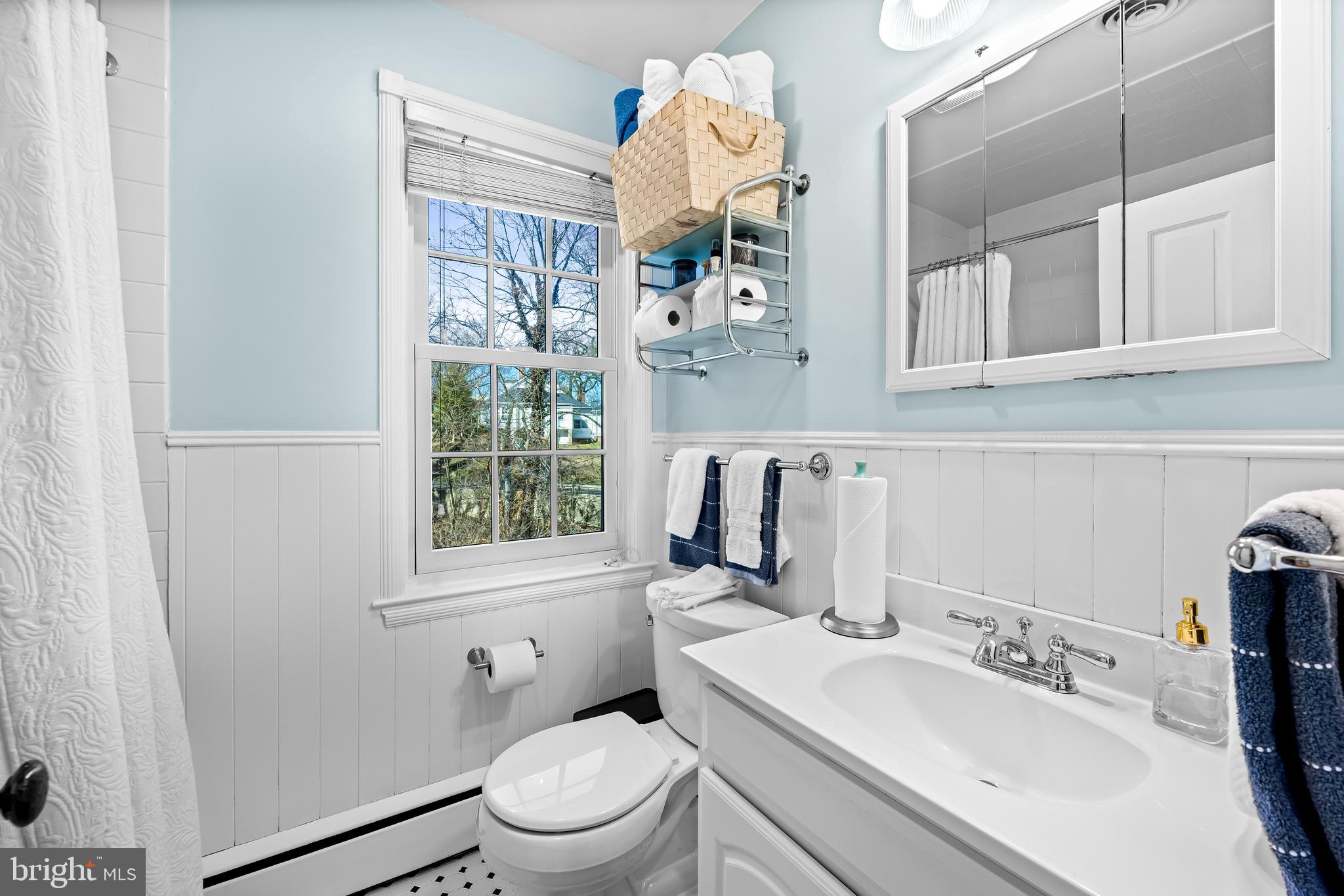 5514 Boxhill Lane Baltimore, MD 21210 - Photo 30 of 46 Full hall bath