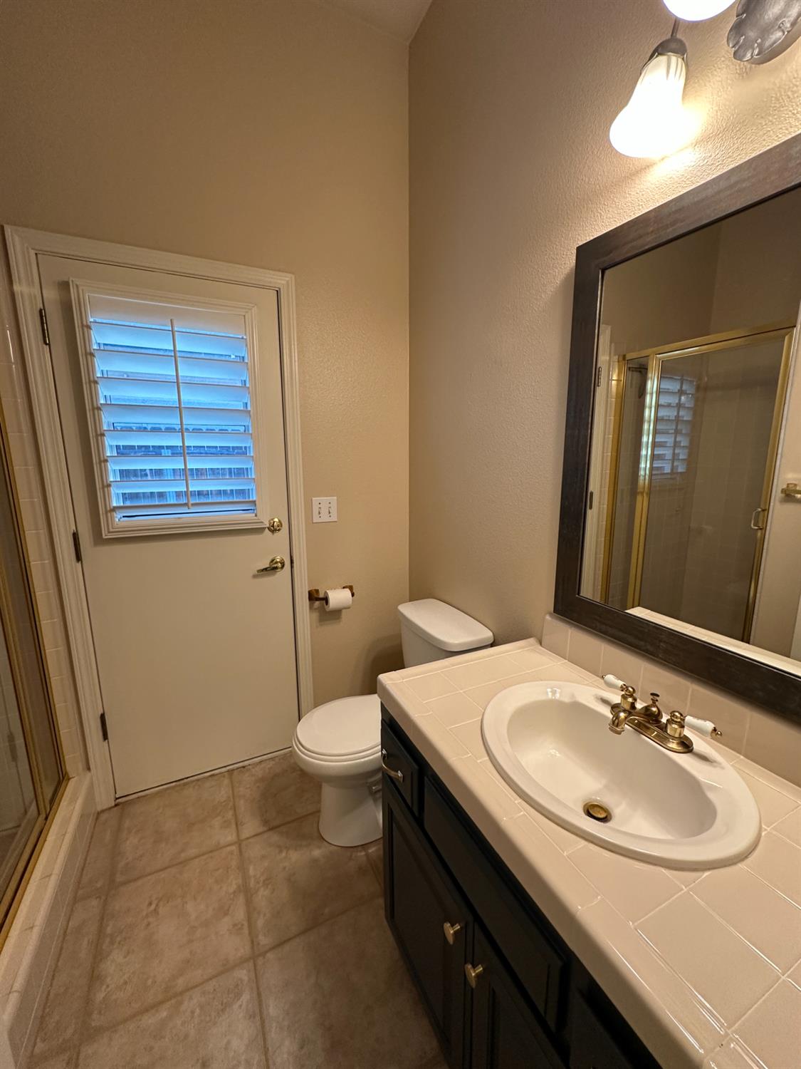 535 West Decatur Avenue Clovis, CA 93611 - Photo 21 of 51 a bathroom with a sink and a mirror