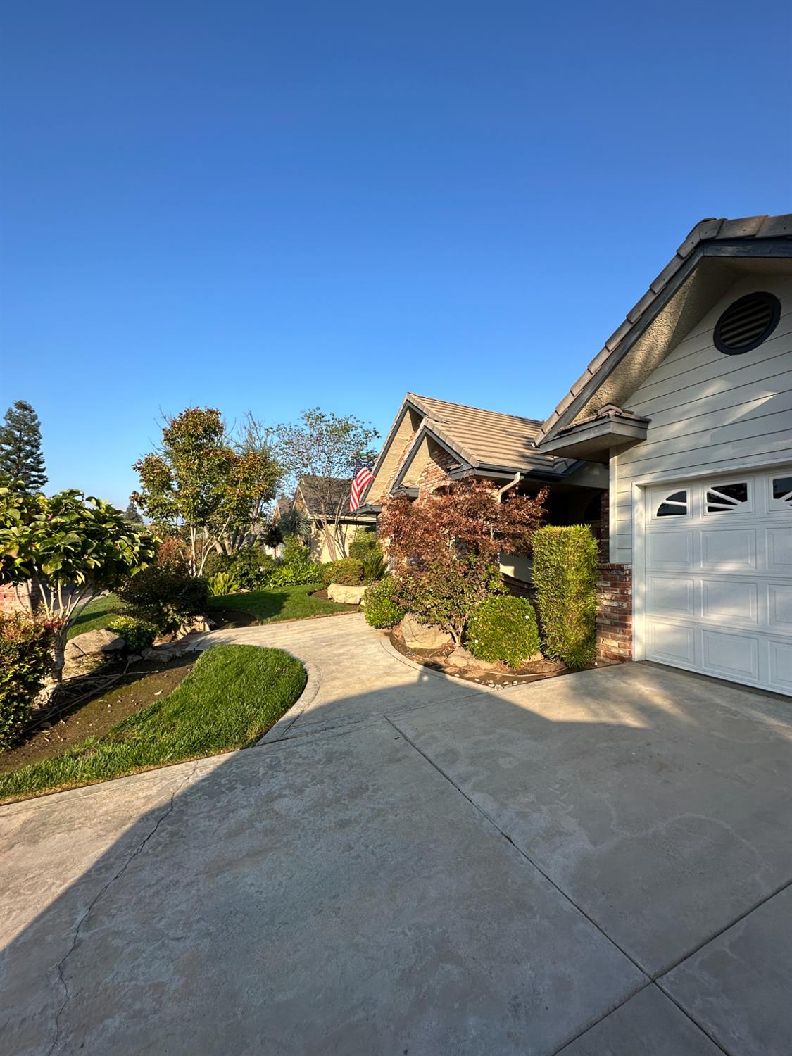 535 West Decatur Avenue Clovis, CA 93611 - Photo 4 of 51 a view of a street with a building in the background