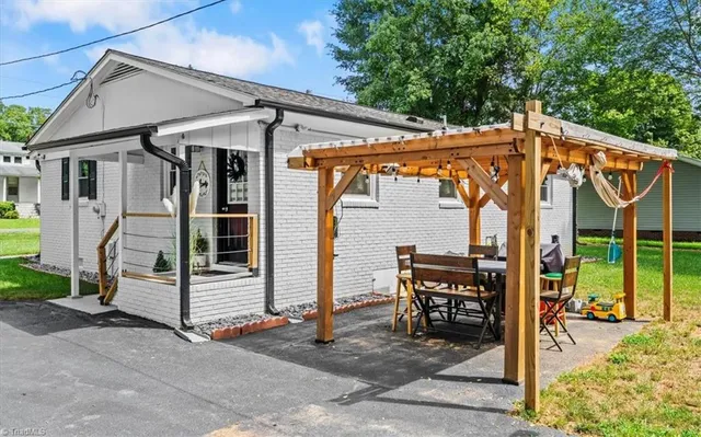 $259,000 | 200 New Street, Liberty, NC 27298