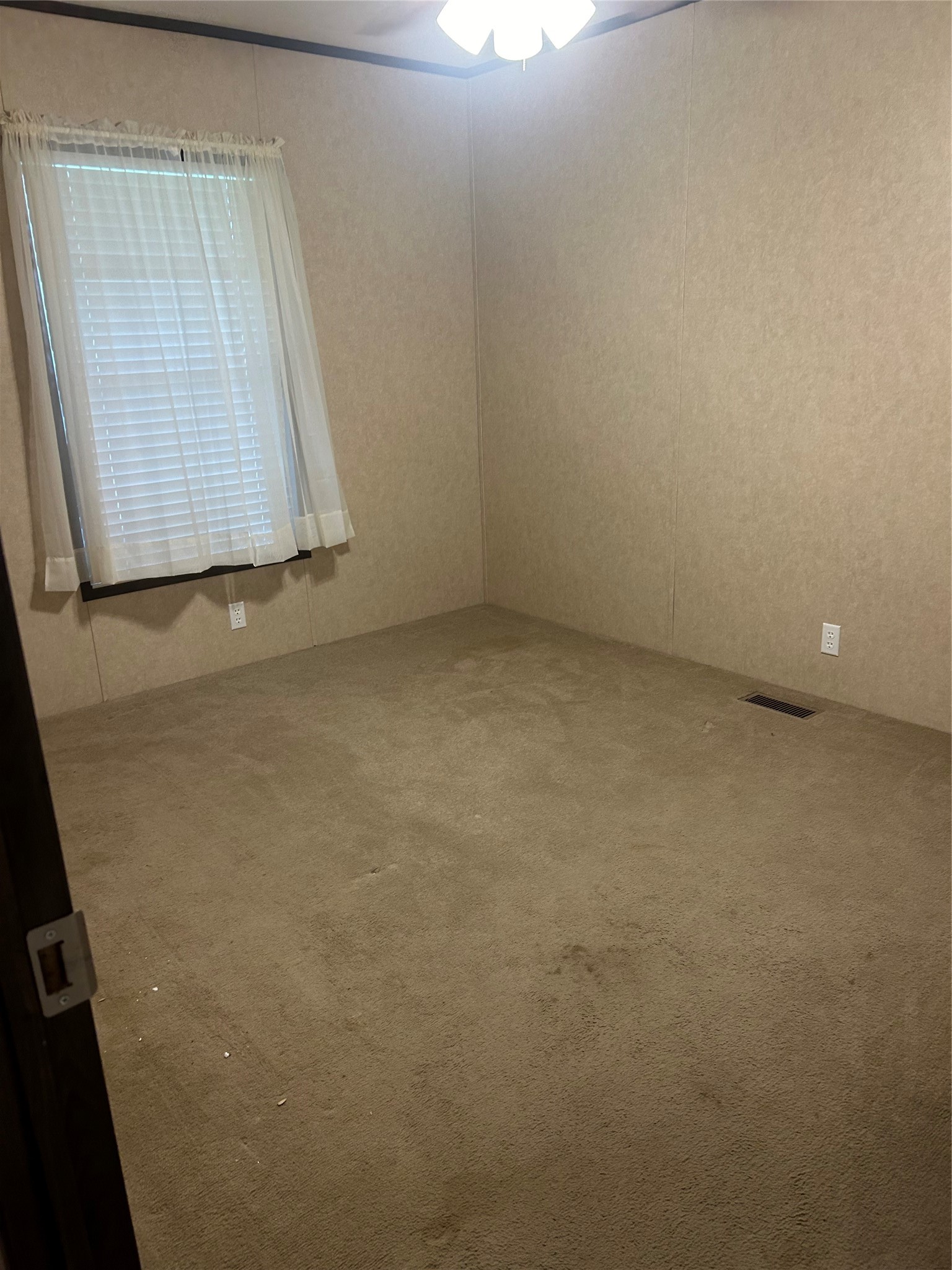 164 Parker Road Corrigan, TX 75939 - Photo 9 of 34 an empty room with a window