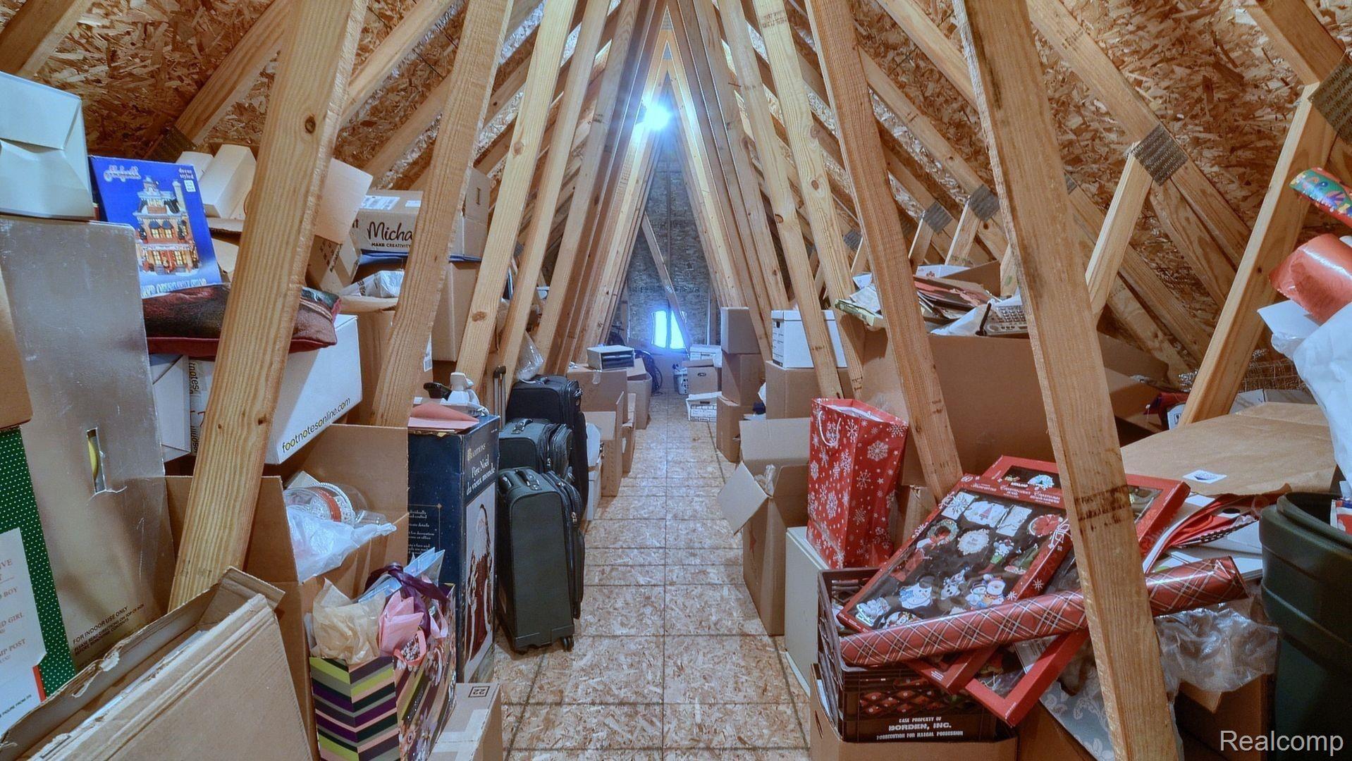 4644 Oakhurst Ridge Road Clarkston, MI 48348 - Photo 33 of 37 MOM 33 Walk-in-Attic (1).jpg
