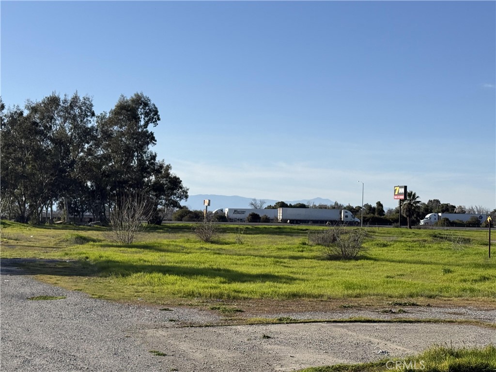 1075 99w Corning, CA 96021 - Photo 2 of 10