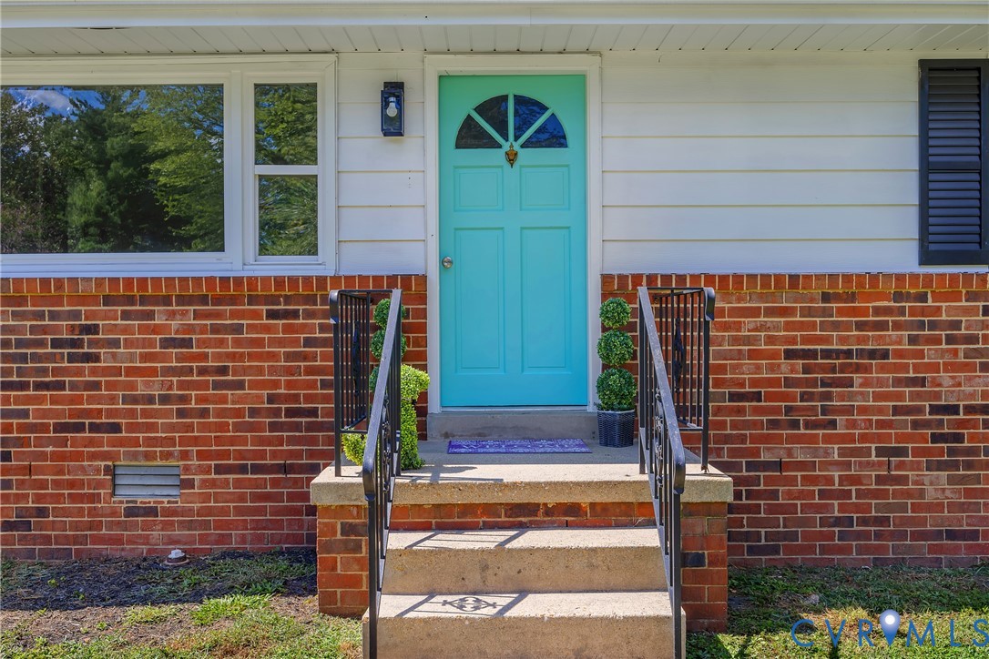 5702 West Rois Road Richmond, VA 23227 - Photo 3 of 22 a view of entrance