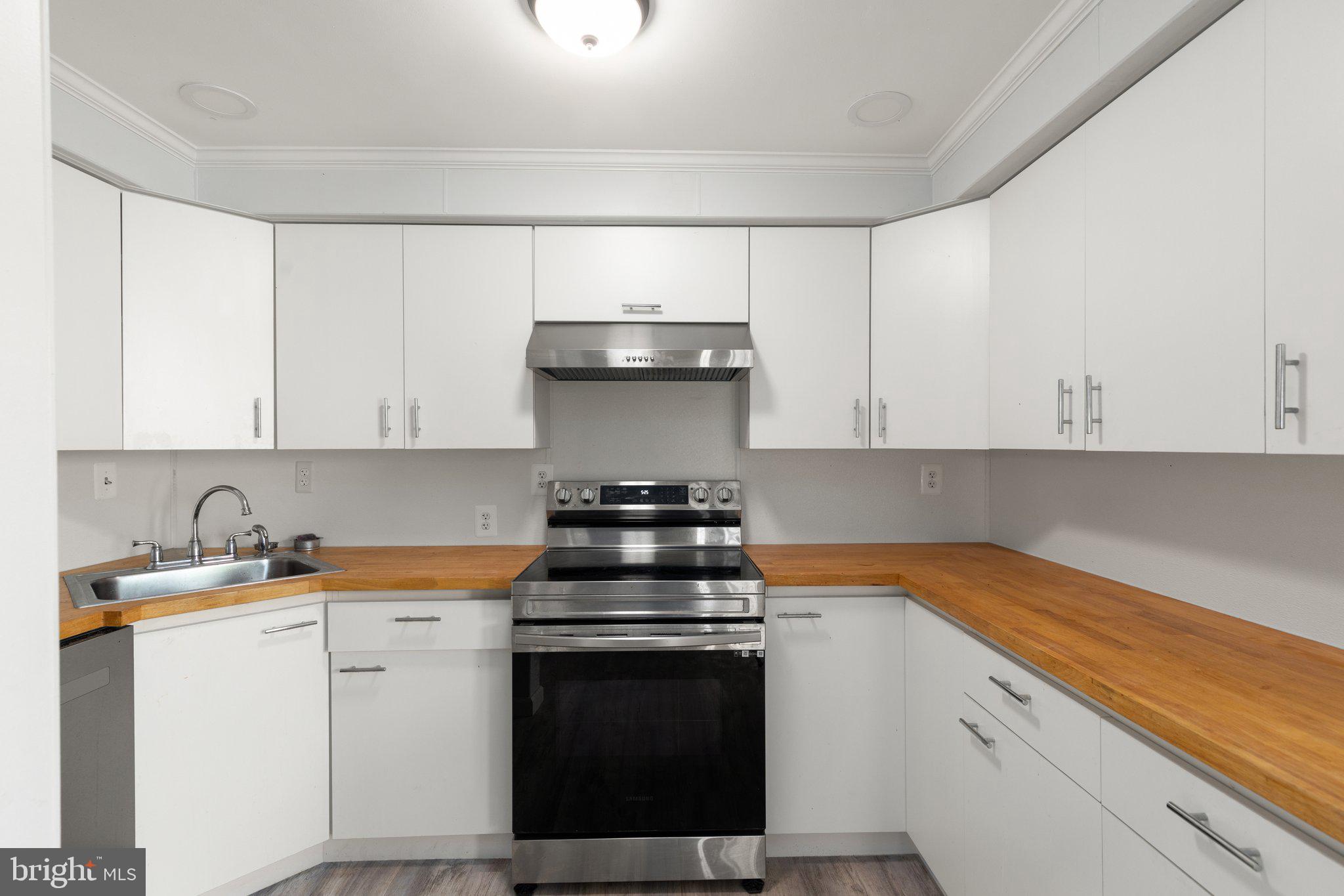 702 Elmwood Road Baltimore, MD 21206 - Photo 9 of 34