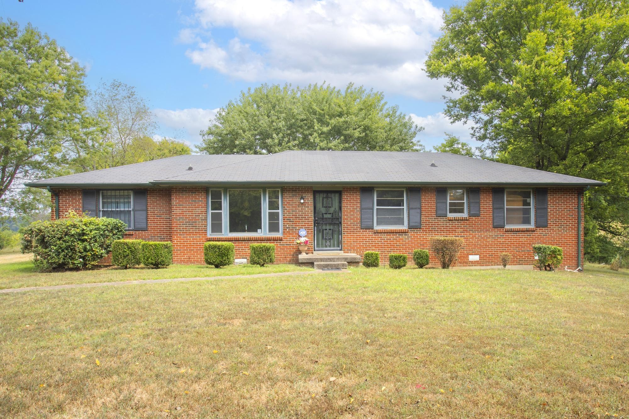 3071 Trenton Road Clarksville, TN 37040 - Photo 1 of 35 Gallery Image 1