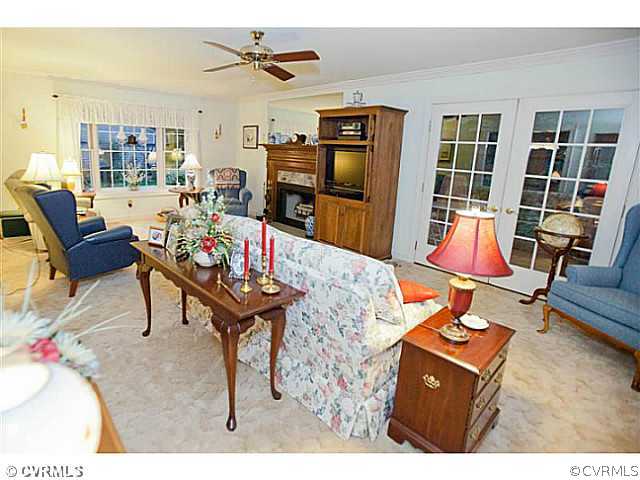 16207 Cox Road Church Road, VA 23833 - Photo 3 of 24 Den/Family/Great Room