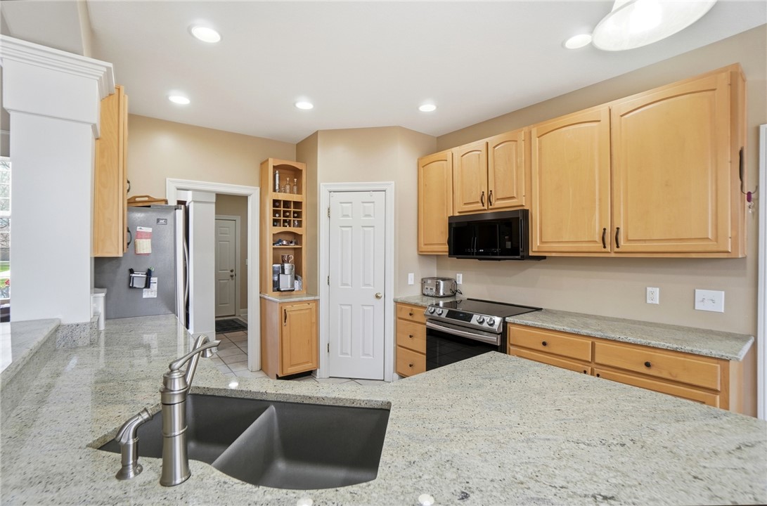 472 Timber Walk Court Springboro, OH 45066 - Photo 10 of 86 This functional kitchen features a corner sink and walk in pantry