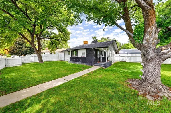 $479,999 | 1220 East Amity Avenue, Nampa, ID 83686