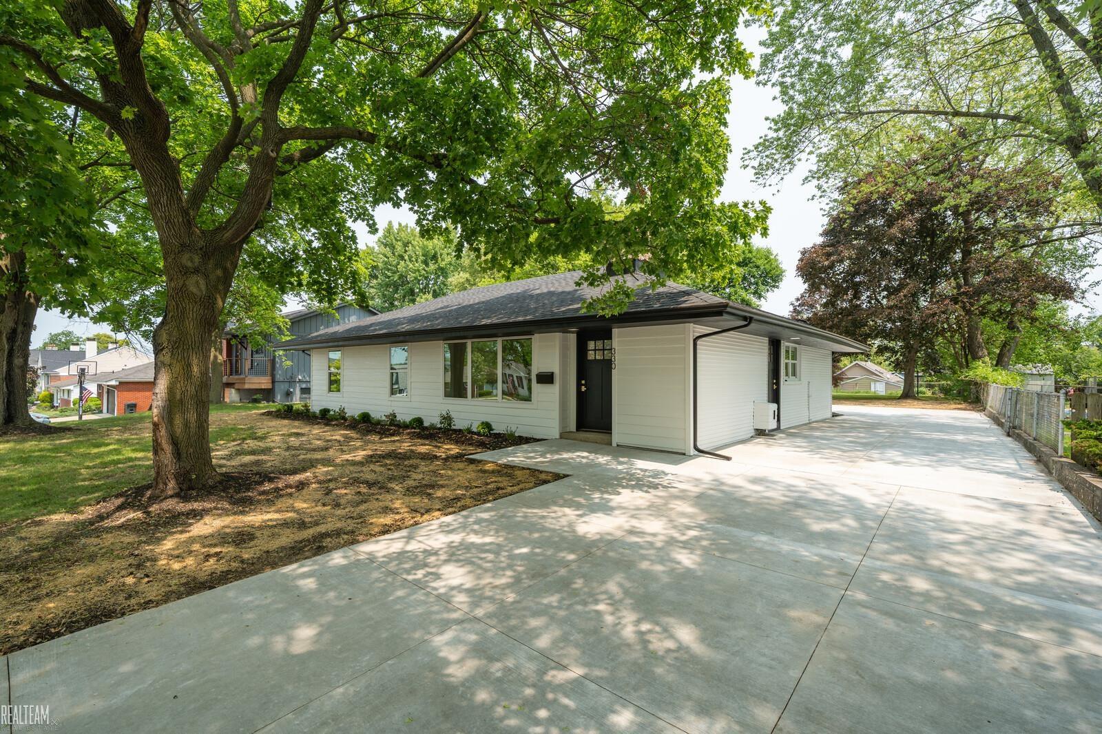 330 North Helen Avenue Rochester, MI 48307 - Photo 29 of 41 50177266-56fee78a-2c6c-4e5b-8535-d7e937daf04d.JPG