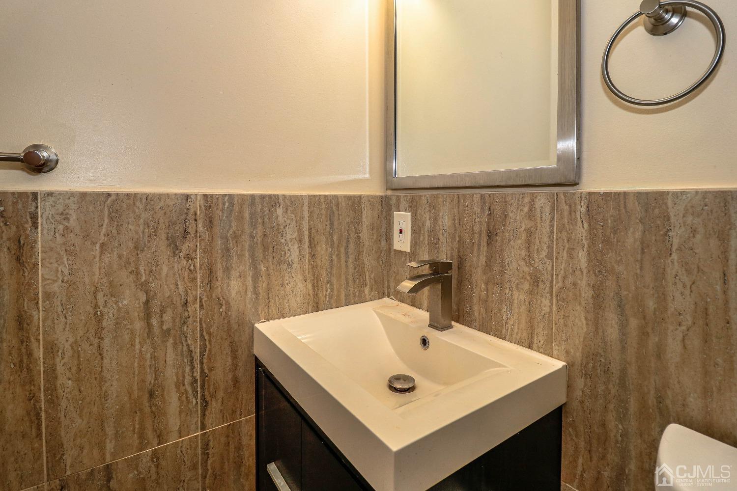 198 Carter Road Princeton, NJ 08540 - Photo 18 of 38 a bathroom with a sink a mirror and a toilet