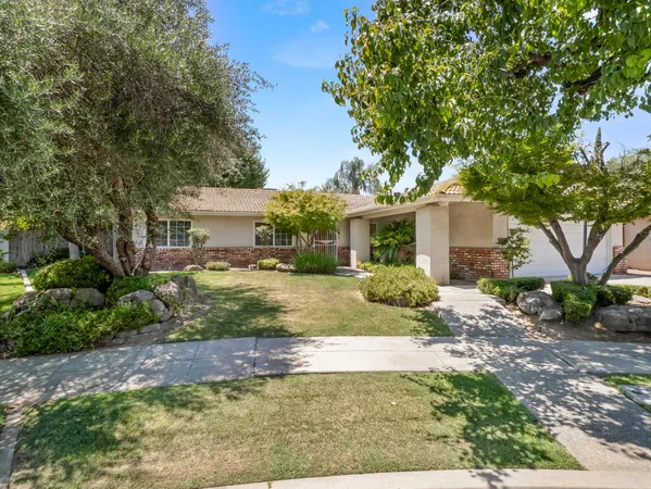 $399,000 | 323 North Villa Avenue, Fresno, CA 93727