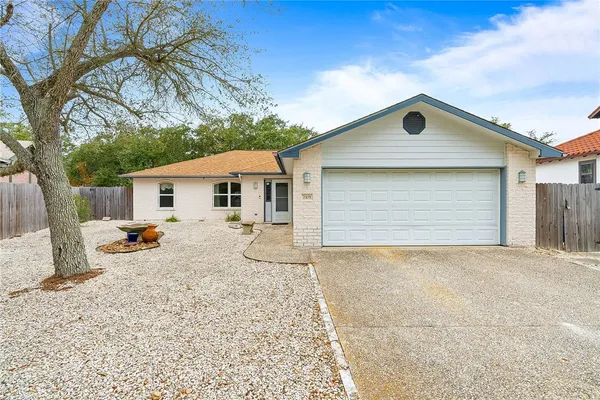 $275,000 | 2105 Harbor Circle, Rockport, TX 78382