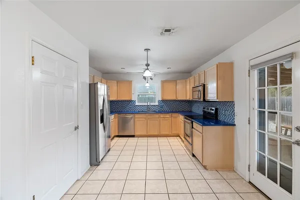 $275,000 | 2105 Harbor Circle, Rockport, TX 78382