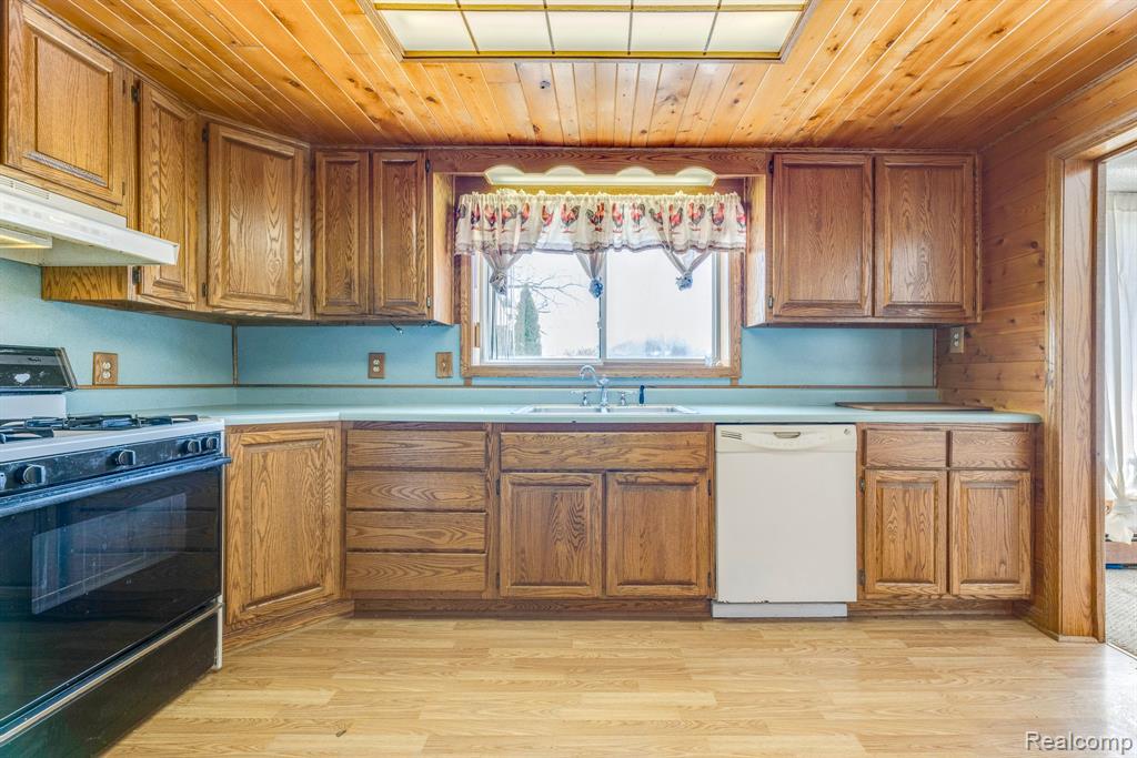 2532 Michigan Road Port Huron, MI 48060 - Photo 20 of 24