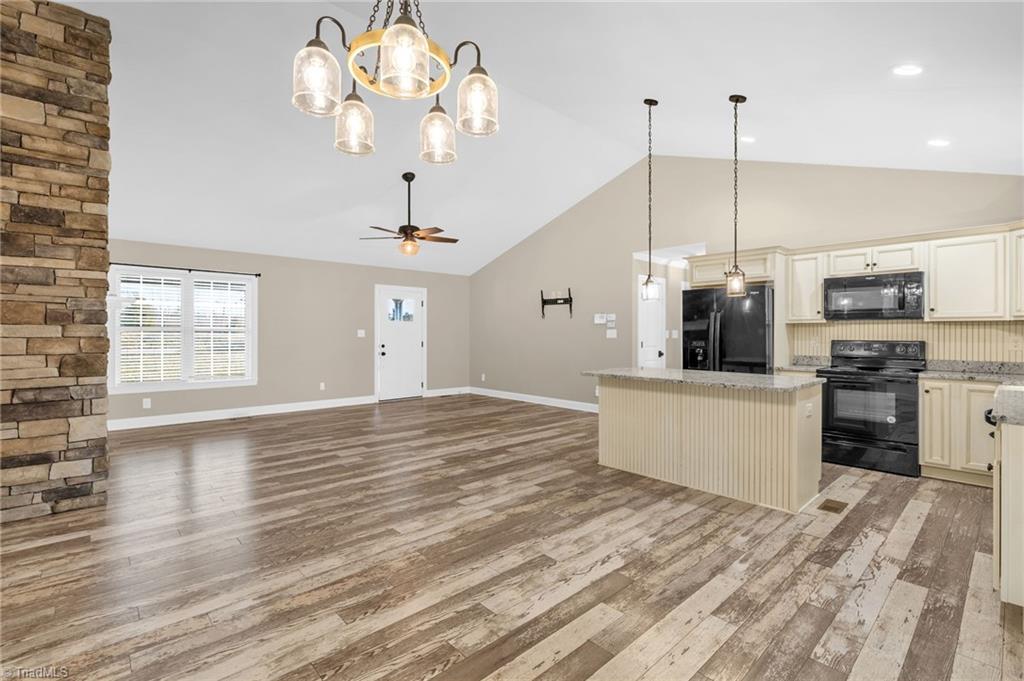 572 Anderson Road Eden, NC 27288 - Photo 8 of 41