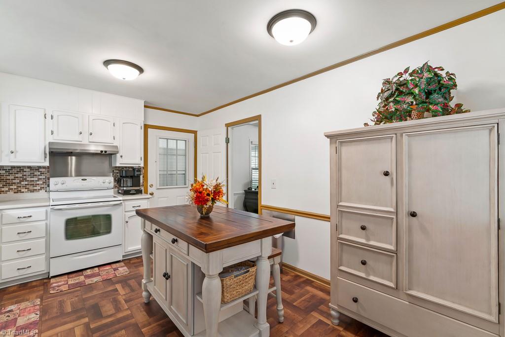 808 Bales Chapel Road Jamestown, NC 27282 - Photo 5 of 24 Gallery Image 5