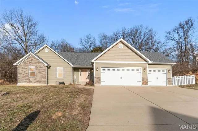 $450,000 | 1561 Timber Wolf Drive, Festus, MO 63028