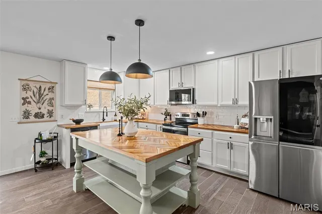 $450,000 | 1561 Timber Wolf Drive, Festus, MO 63028