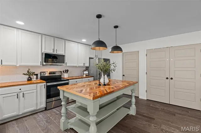 $450,000 | 1561 Timber Wolf Drive, Festus, MO 63028