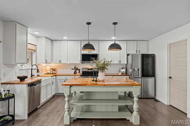 $450,000 | 1561 Timber Wolf Drive, Festus, MO 63028