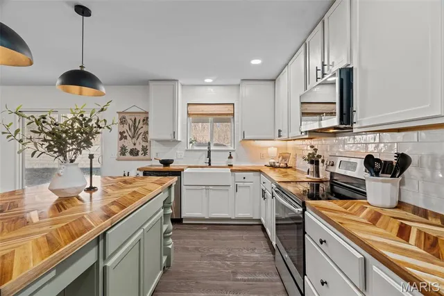 $450,000 | 1561 Timber Wolf Drive, Festus, MO 63028