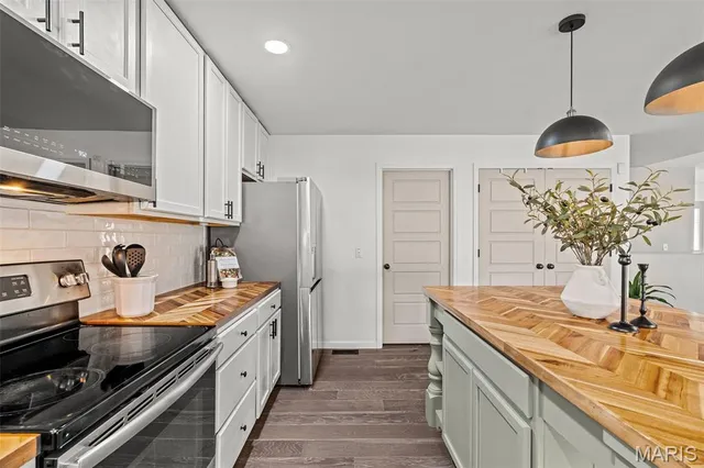 $450,000 | 1561 Timber Wolf Drive, Festus, MO 63028