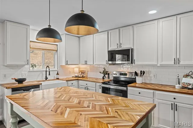 $450,000 | 1561 Timber Wolf Drive, Festus, MO 63028