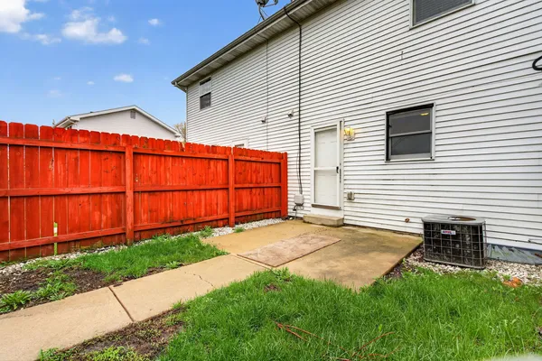 $1,650 | 115 Colonial Parkway, Unit C, Yorkville, IL 60560