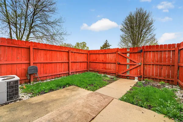 $1,650 | 115 Colonial Parkway, Unit C, Yorkville, IL 60560