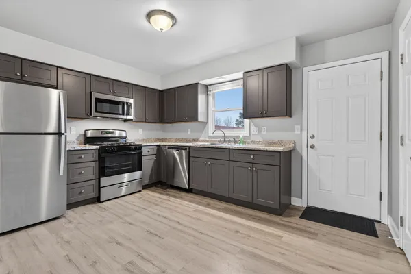 $1,650 | 115 Colonial Parkway, Unit C, Yorkville, IL 60560