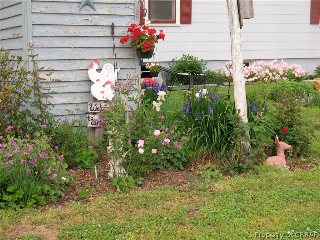 1611 Regent Road Topping, VA 23169 - Photo 21 of 29 flower garden