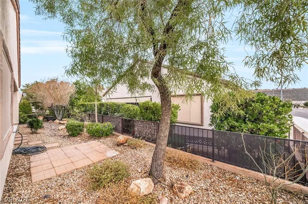 $1,995 | 2560 Crater Rock Street, Henderson, NV 89044