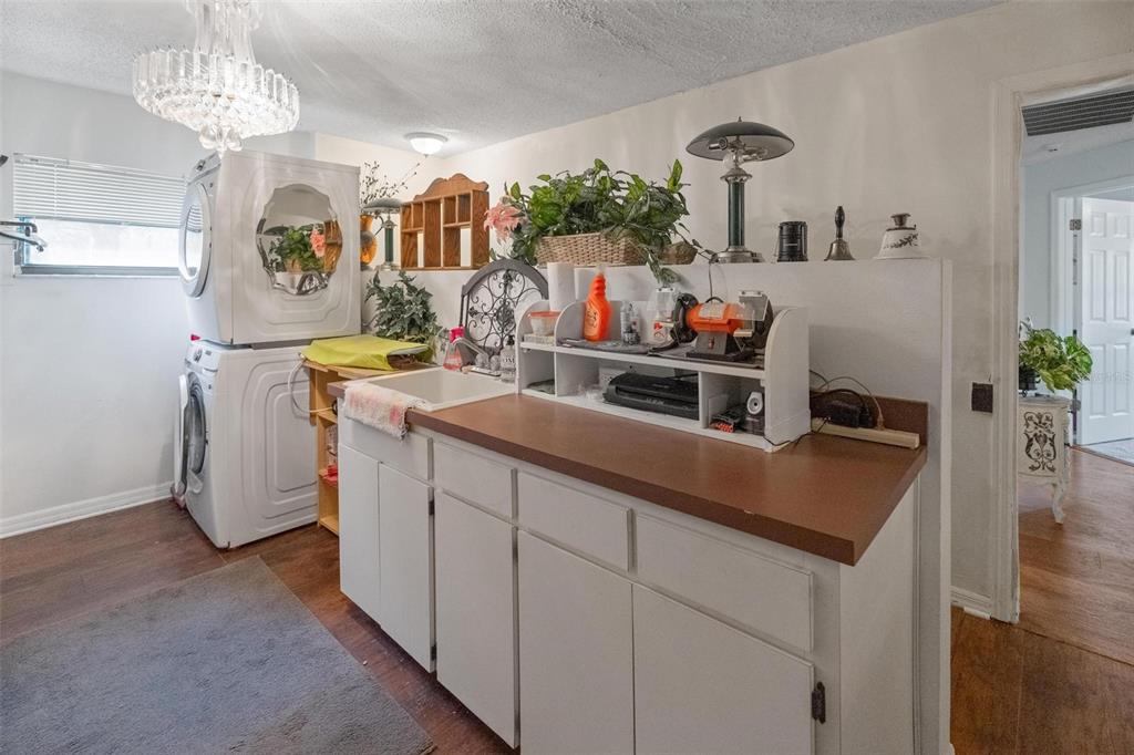 1245 Curlew Road Dunedin, FL 34698 - Photo 27 of 42 a room with kitchen island a sink and a stove