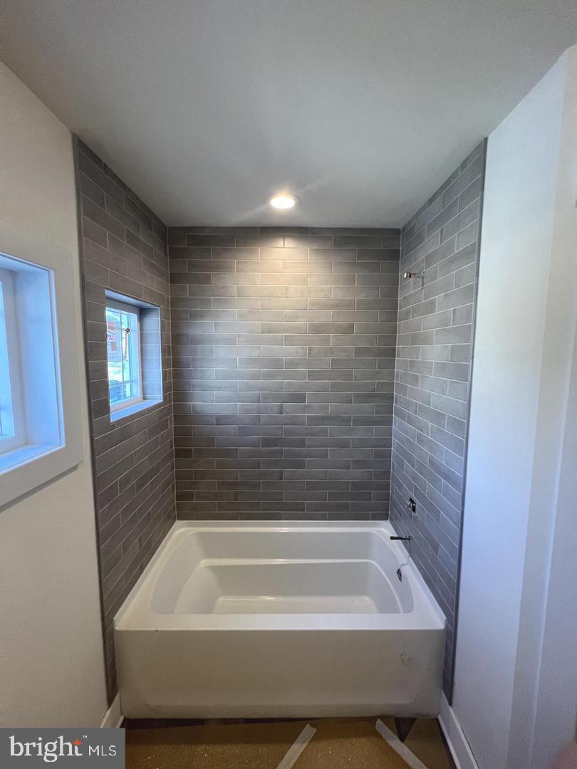 1217 Hampton Road Annapolis, MD 21409 - Photo 14 of 24 a bathroom with a bathtub